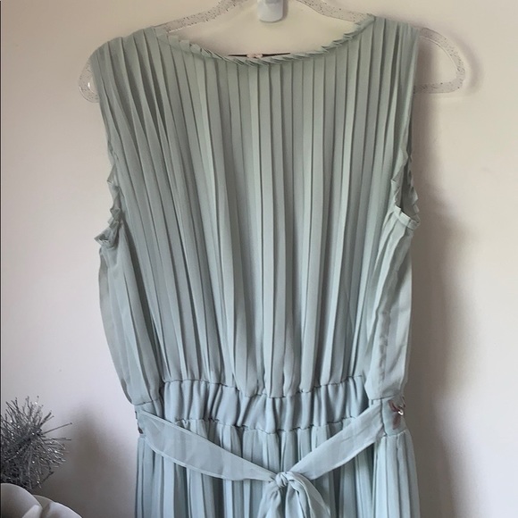 *Sold* Lauren Conrad Runway Ombré Pleated Dress 10 - Picture 6 of 8